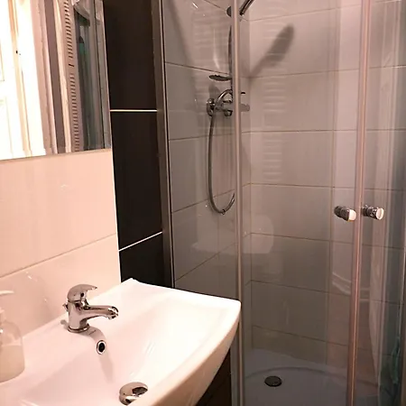 Kamienica Srodmiescie 17a *