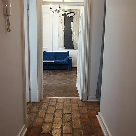 Kamienica Srodmiescie 17a *