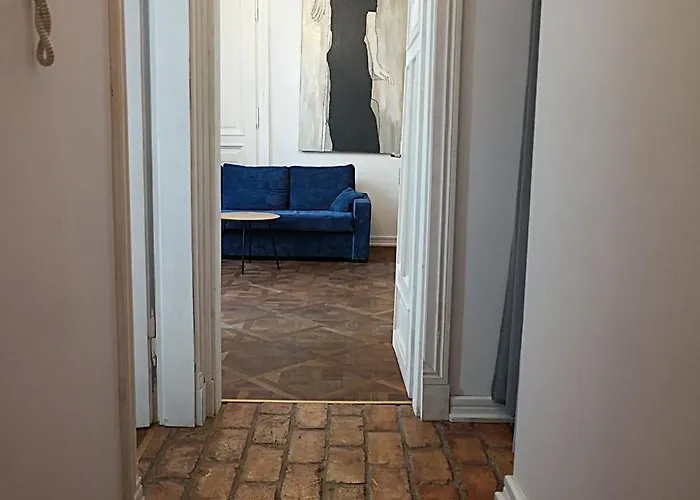 Kamienica Srodmiescie 17a *